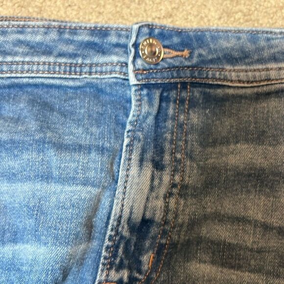 AMERICAN EAGLE DREAMY DRAPE STRETCH DENIMN EASY SHORTIE - 18 - Picture 4 of 6